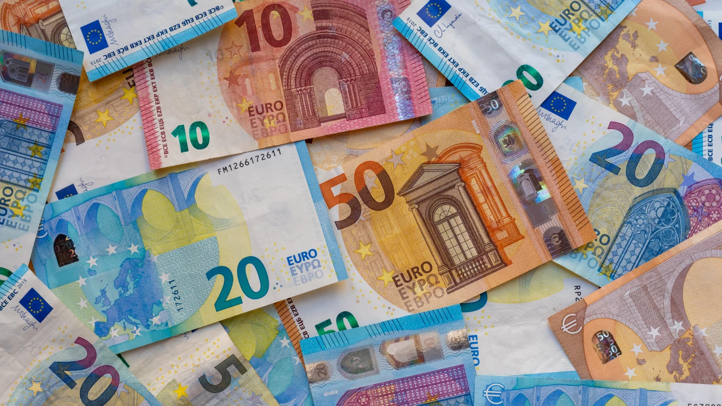 Banknoty euro w różnych nominałach