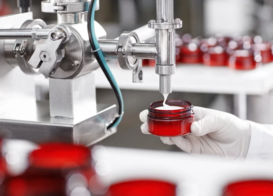 Obrazek przedstawiający maszynę produkcyjną robiącą kremy